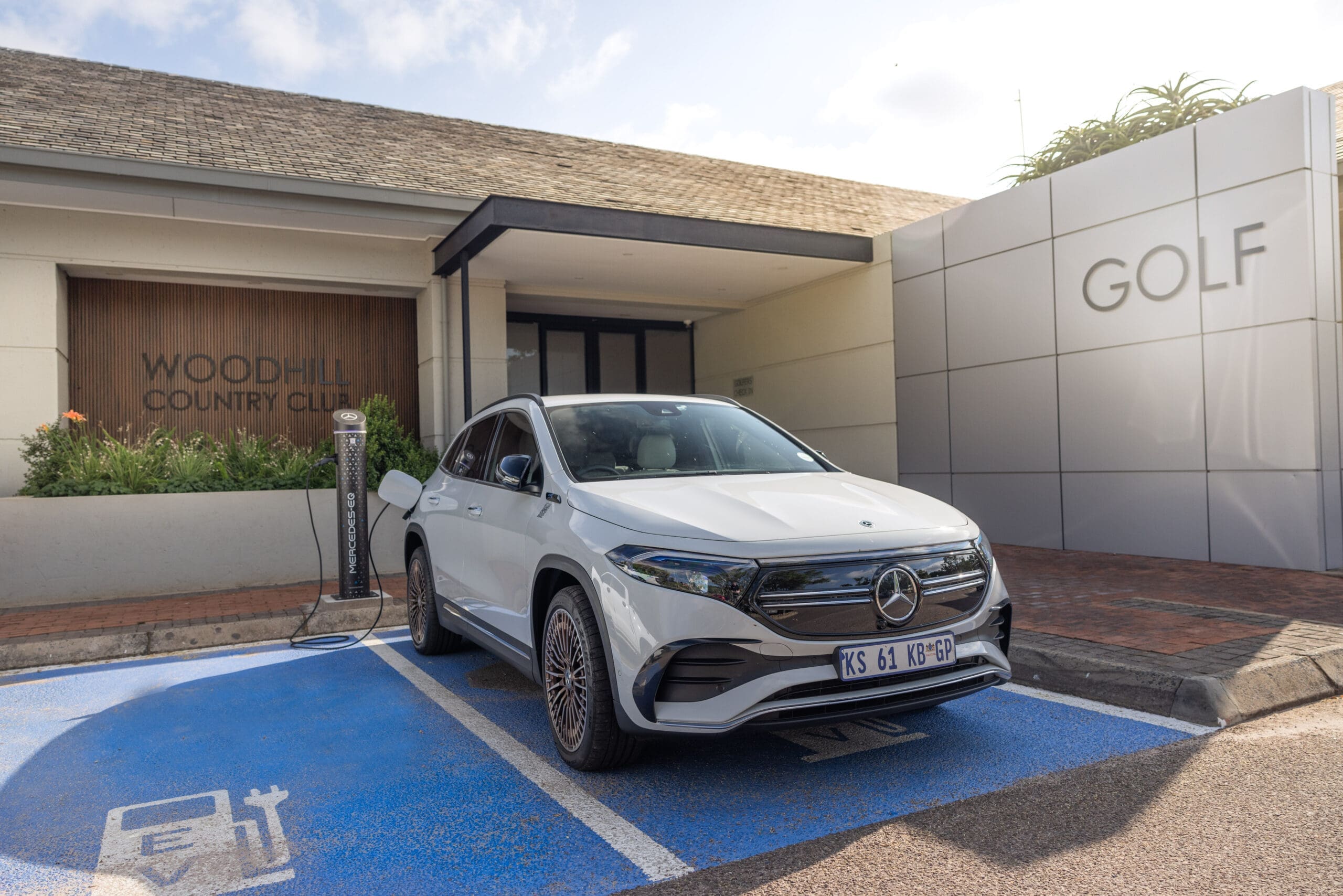 Mercedes-EQ Charging Station_01