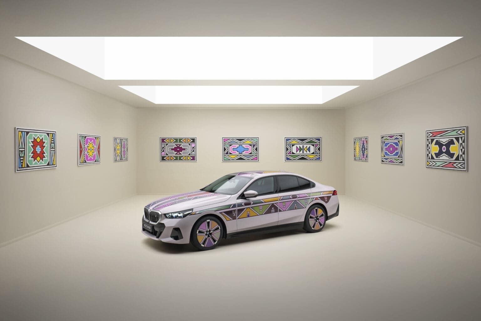Art meets innovation: The BMW i5 Flow NOSTOKANA