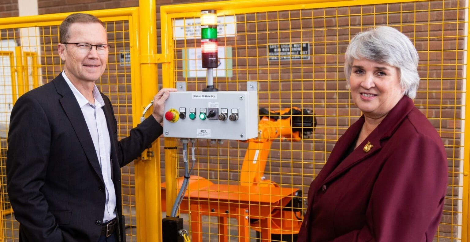 Volkswagen Enhances Tech Education At Kariega High School Volkswagen enhances technical learning experience at Kariega high school