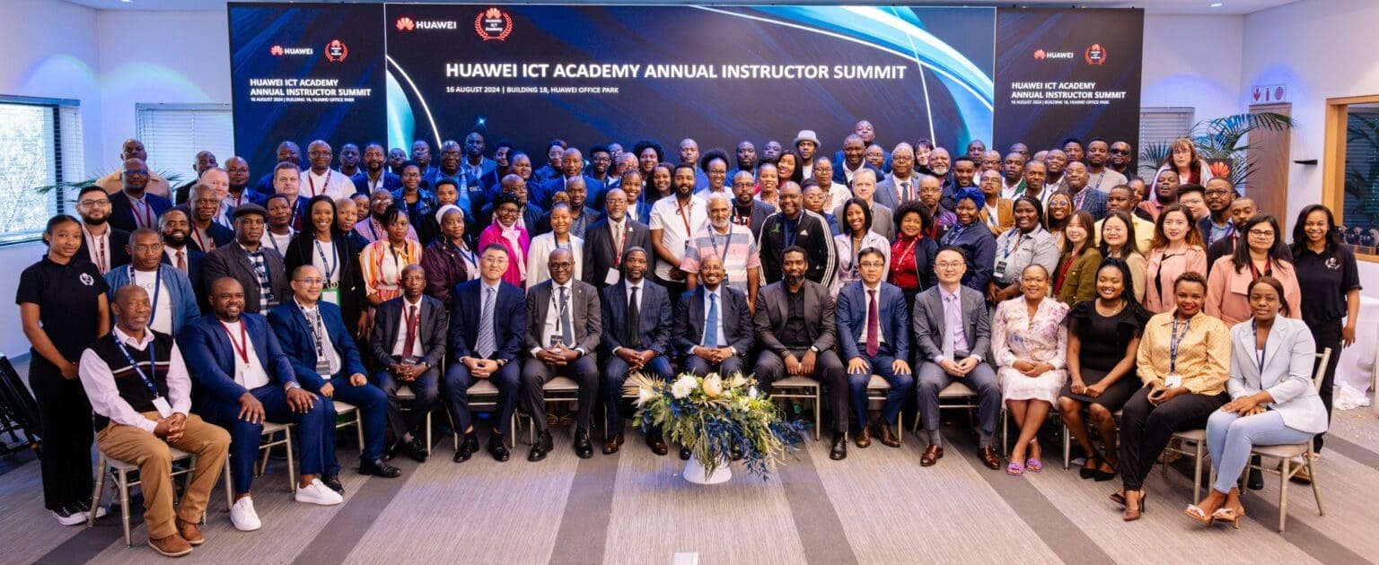 HuaweiICTAcademy Instructor Summit_ Big Group