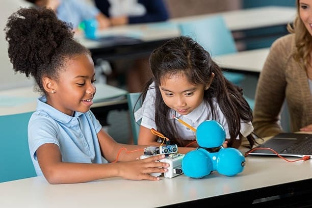Sparrow School: Fourth Industrial Revolution (4IR), robotics and coding
