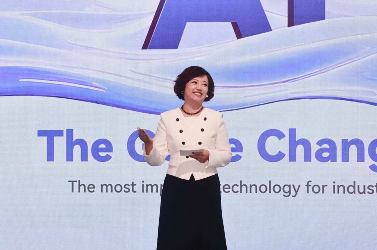 Accelerate AI-Native, Amplify Success: Huawei Cloud Unveiled New Cloud Services and Solutions at MWC 2025 Jacqueline Shi, President of Huawei Cloud Global Marketing and Sales Service