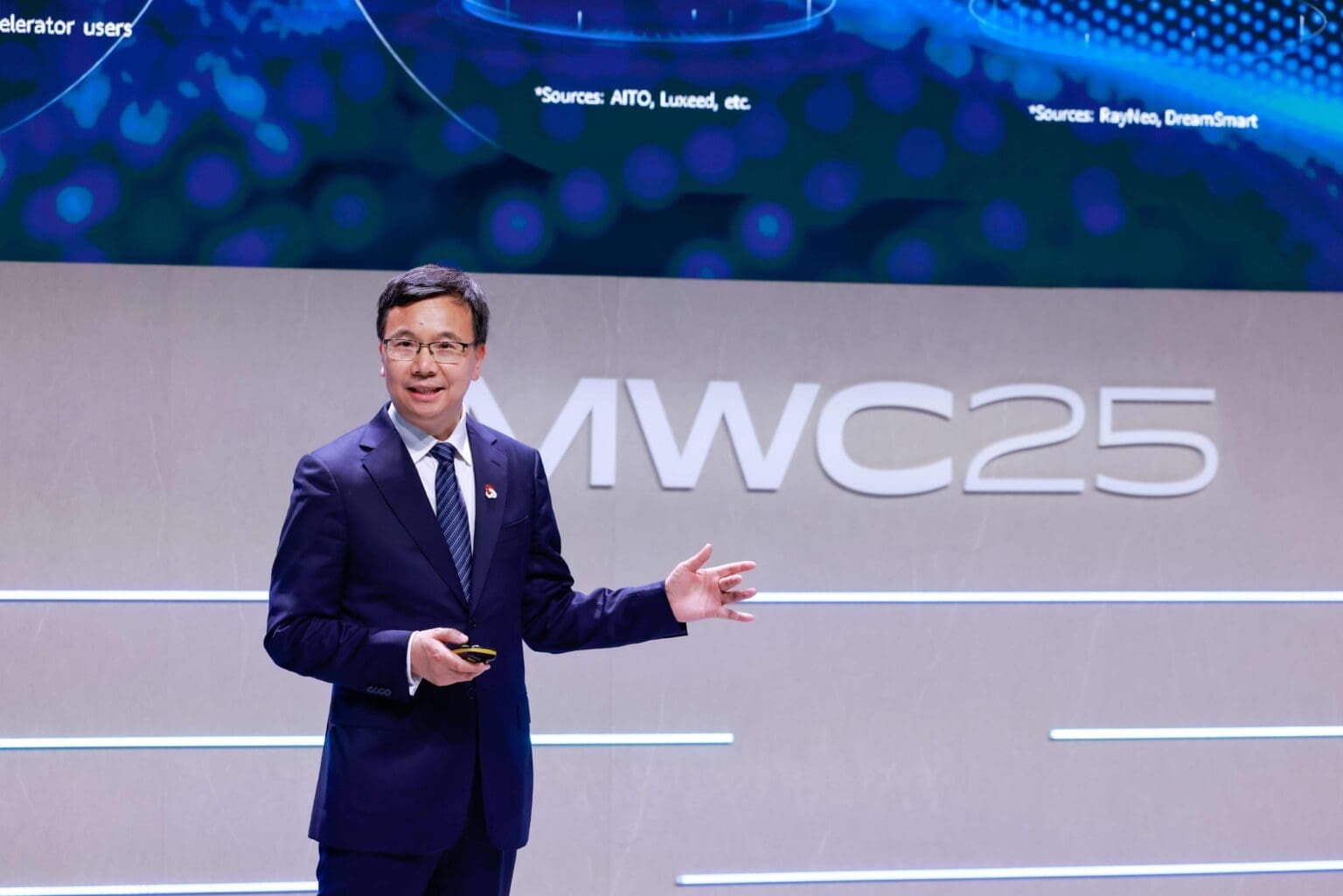 Huawei’s Yang Chaobin: AI-Centric Network Solution Helps Carriers Seize AI Yang Chaobin, Huawei's Director of the Board and CEO of the ICT Business Group, speaking at the Huawei Product & Solution Launch