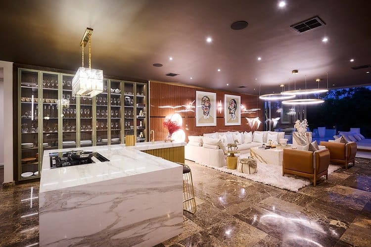 R48M Bryanston Luxury Home: Triple-Story Masterpiece with Panoramic View