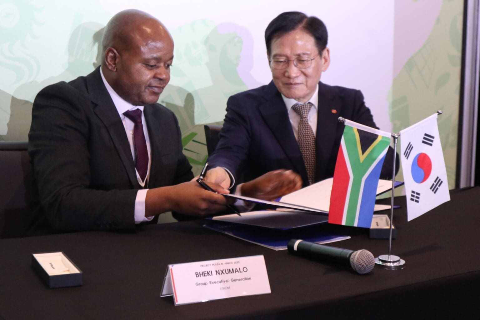 Eskom Generation Group Executive, Bheki Nxumalo and KEPCO KPS Chief Executive Officer, Jungnam Lee