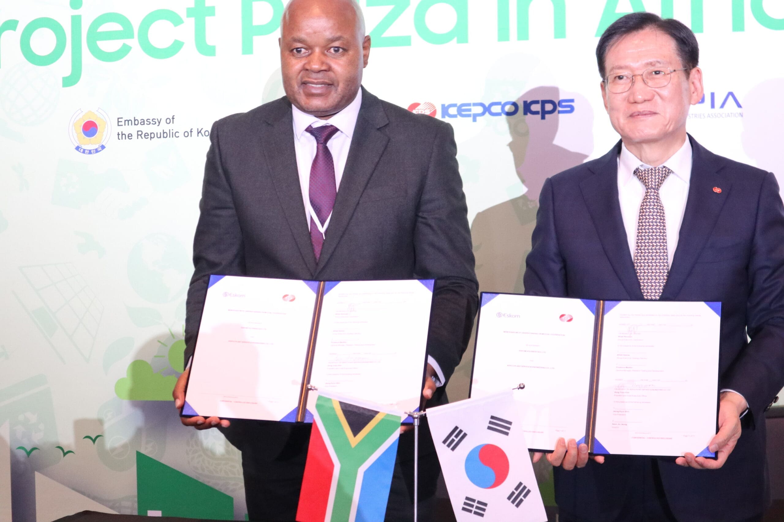 Eskom Generation Group Executive, Bheki Nxumalo and KEPCO KPS Chief Executive Officer, Jungnam Lee.