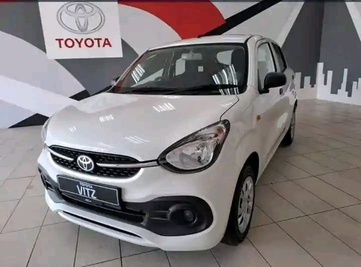 BEST PERFORMER: Luyanda Ndlozi receiving car keys from Mpumalanga Premier Mandla Ndlovu flanked by the joyful Mpumalanga Education MEC Lindi Masina (in black)