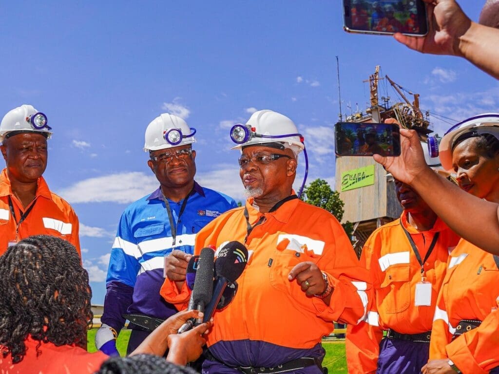 Ekapa Mine Mudslide: 5 Miners Still Trapped, Rescue Remains Priority, Operations Suspended Mineral and Petroleum Resources Minister Gwede Mantashe
