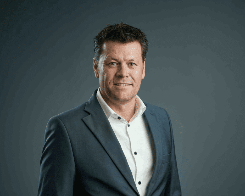 Alviva Group Strengthens Specialist Cloud Capability Craig Brunsden, Chief Executive Officer of the Axiz Group of Companies