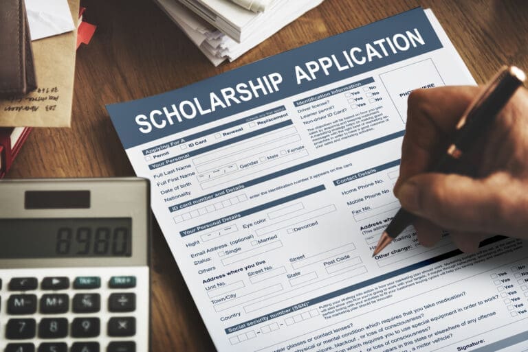 Before Move-In: Appily’s Financial Aid Checklist for Families Heading to College This Fall Scholarship Application